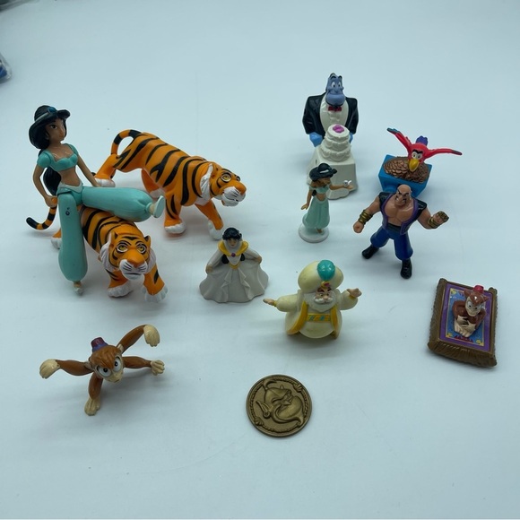 Vintage Disney Aladdin Figurines 12 Piece Set - Picture 1 of 16